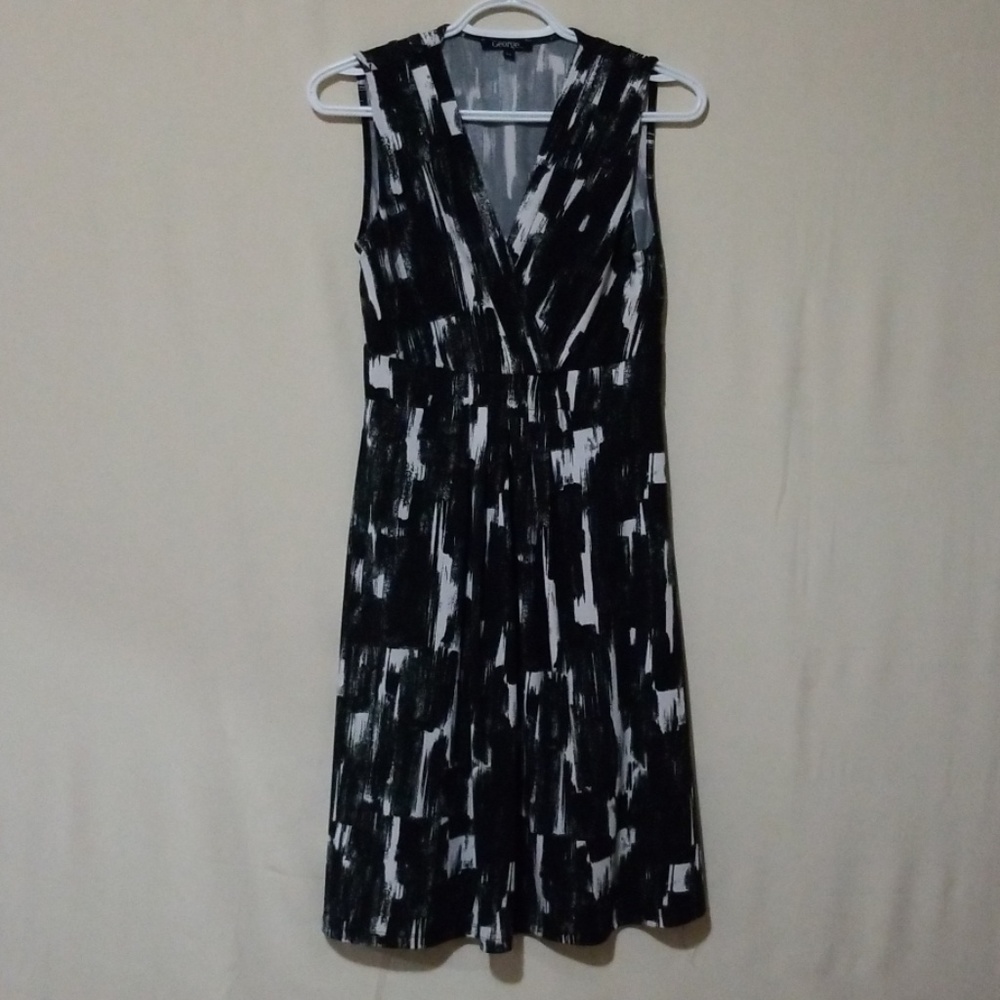 🏵Black v-neck sleeveless dress